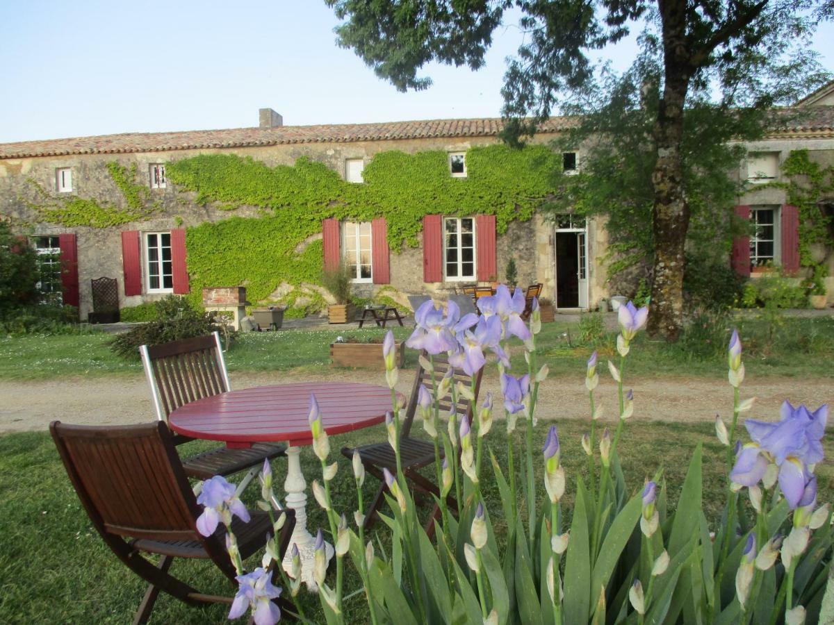 Вілла Logis De Bois Roche Saint-Bonnet-sur-Gironde Екстер'єр фото