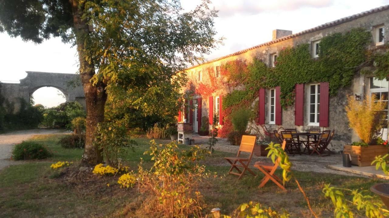 Вілла Logis De Bois Roche Saint-Bonnet-sur-Gironde Екстер'єр фото